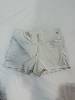 Vineyard Vines Women's White Active Performance Shorts